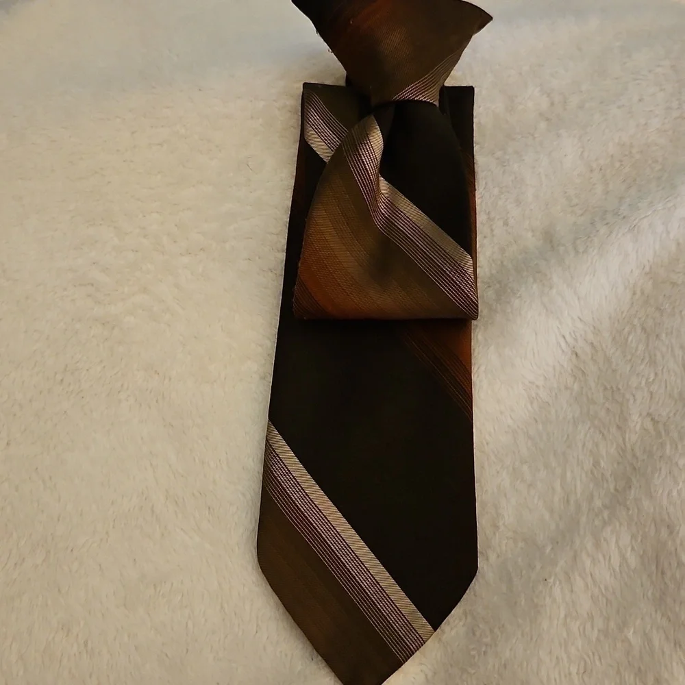 3/$30 DON LOPER 1980s Brown and Orange Striped Ombre Skinny Clip-on Tie